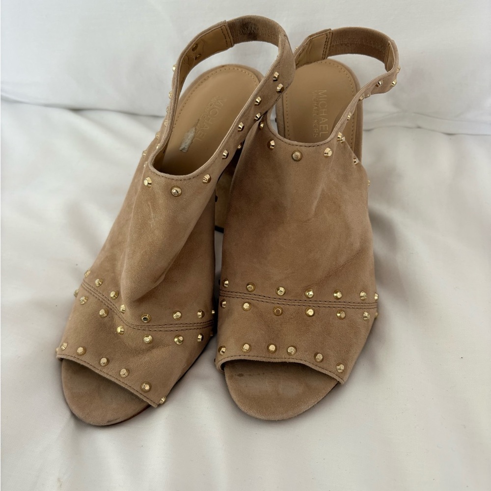 MICHAEL Michael Kors Beige Sandals with Gold Accents